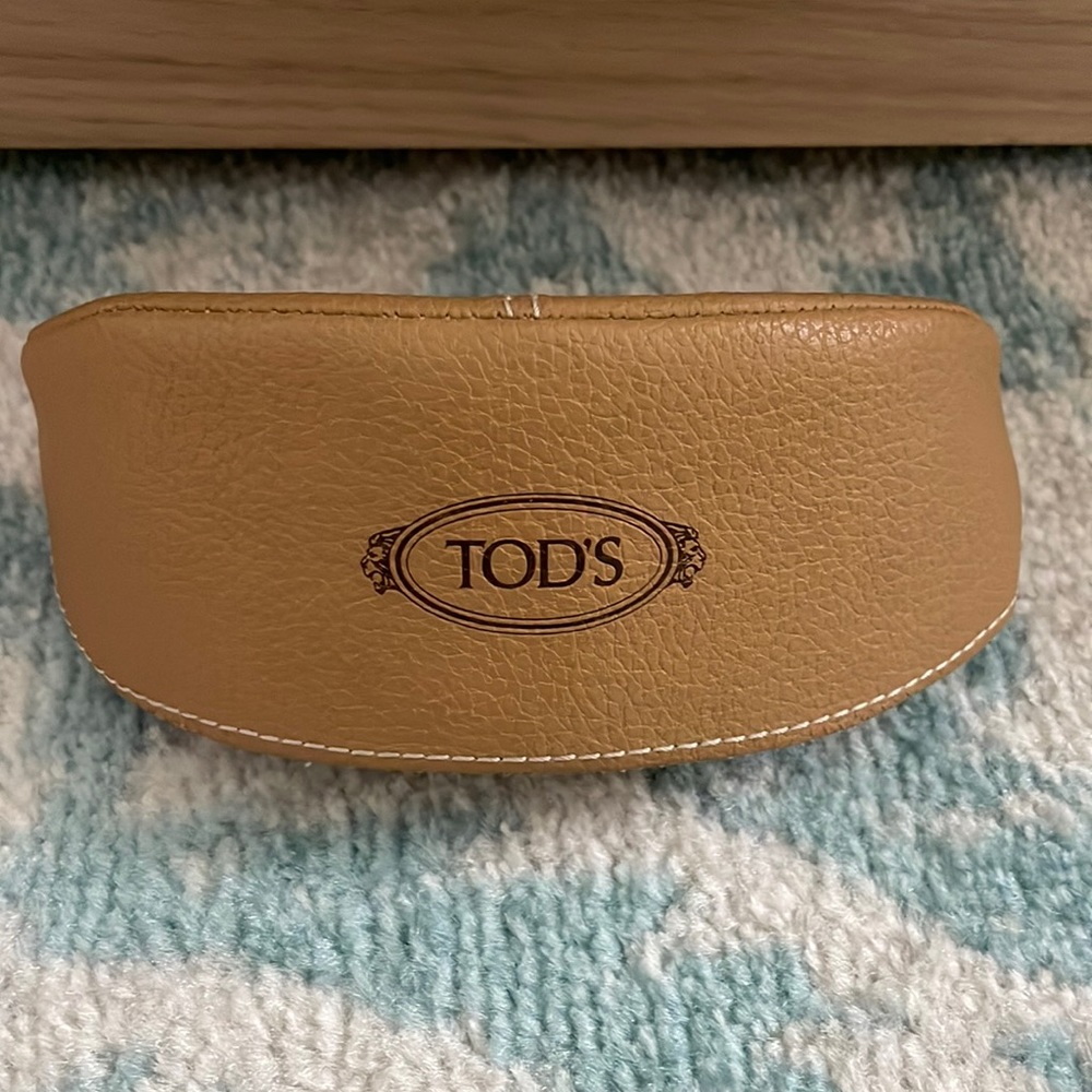 navy todd’s sunglasses!
